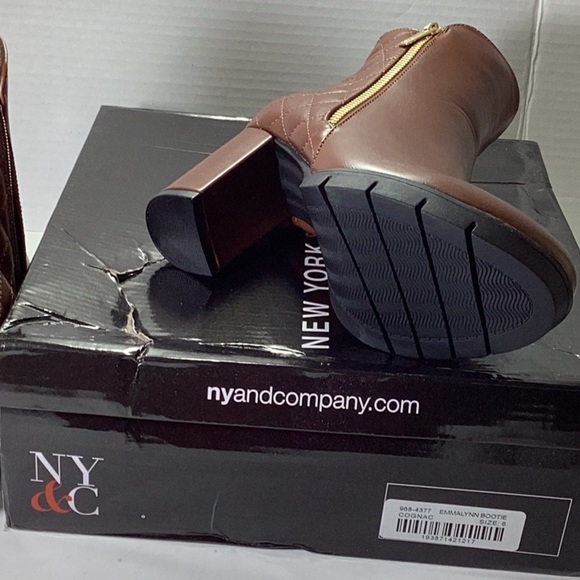 WOMEN'S NEW YORK AND COMPANY EMMALYNN HEELED BOOTIES - Picture 11 of 11